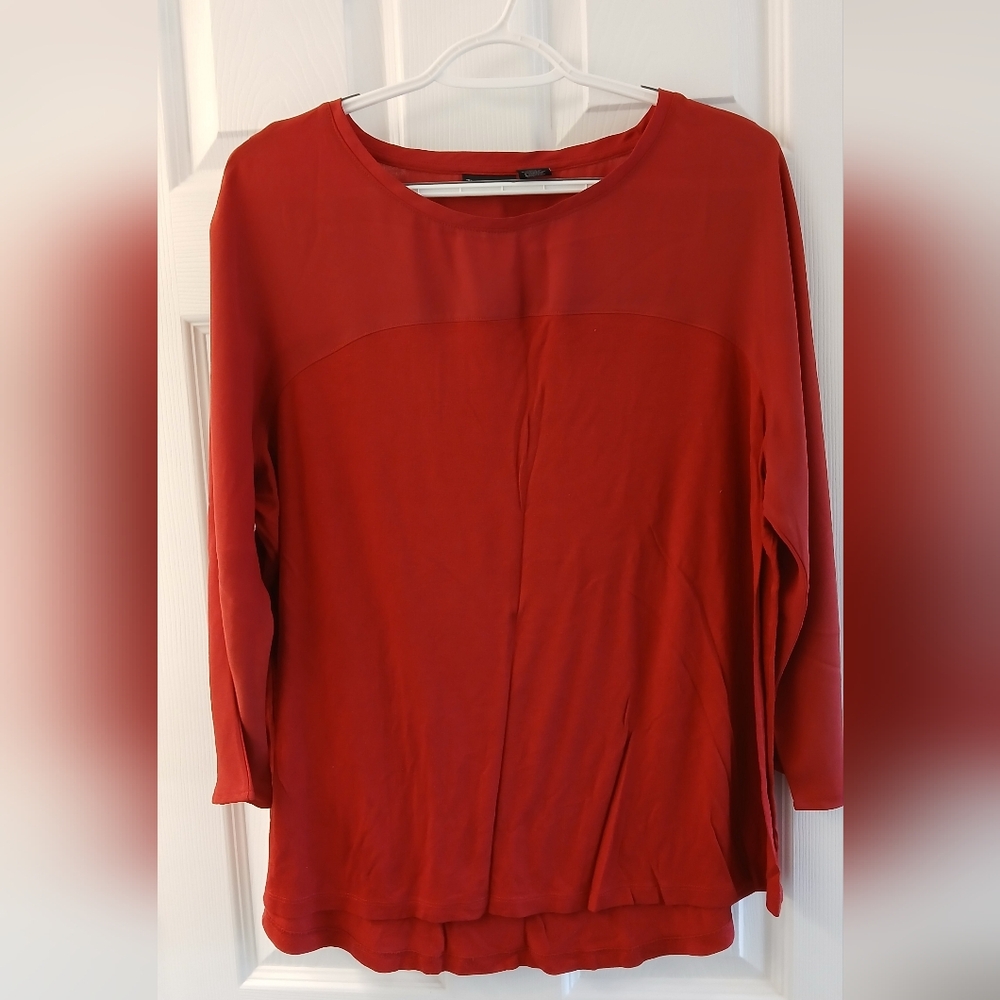 Tahari Mixed‑Fabric Red Top – Size XL – High‑Low Hem – Used Condition